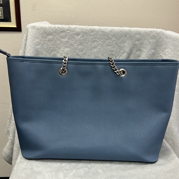 Michael Kors Large Tote - Picture 4 of 10
